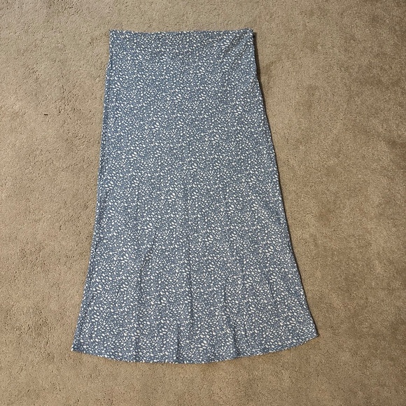 Silk blue and white skirt - Picture 2 of 4